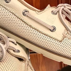 Laser perforated leather SPERRY Boat Shies